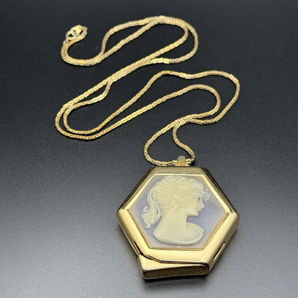 Vintage Royal Elsa Cameo Pendant Necklace Lighter Gold Tone Japan 30in Chain